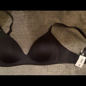 NWT lululemon bra 36C Black, minor padding
